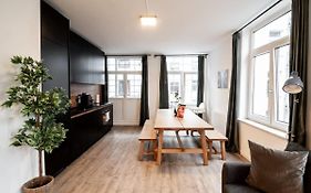 Hamburg Gem For 12